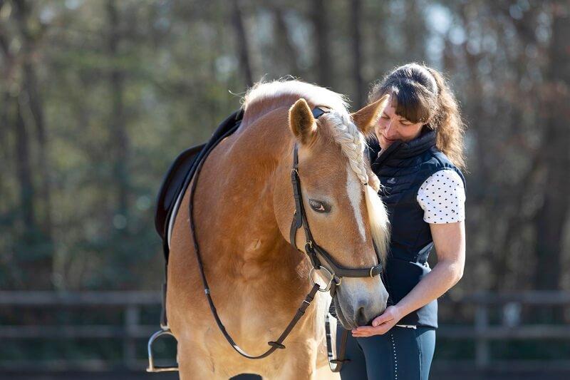 Sabina Brammer met paard